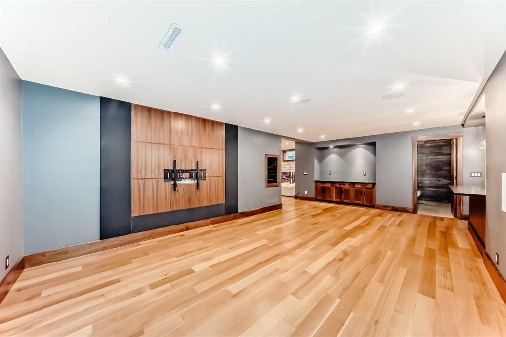 Picture for 2 Tuscany Estates Crescent NW https://www.cirrealty.ca/reb/creb/74/A2267374_36.jpg