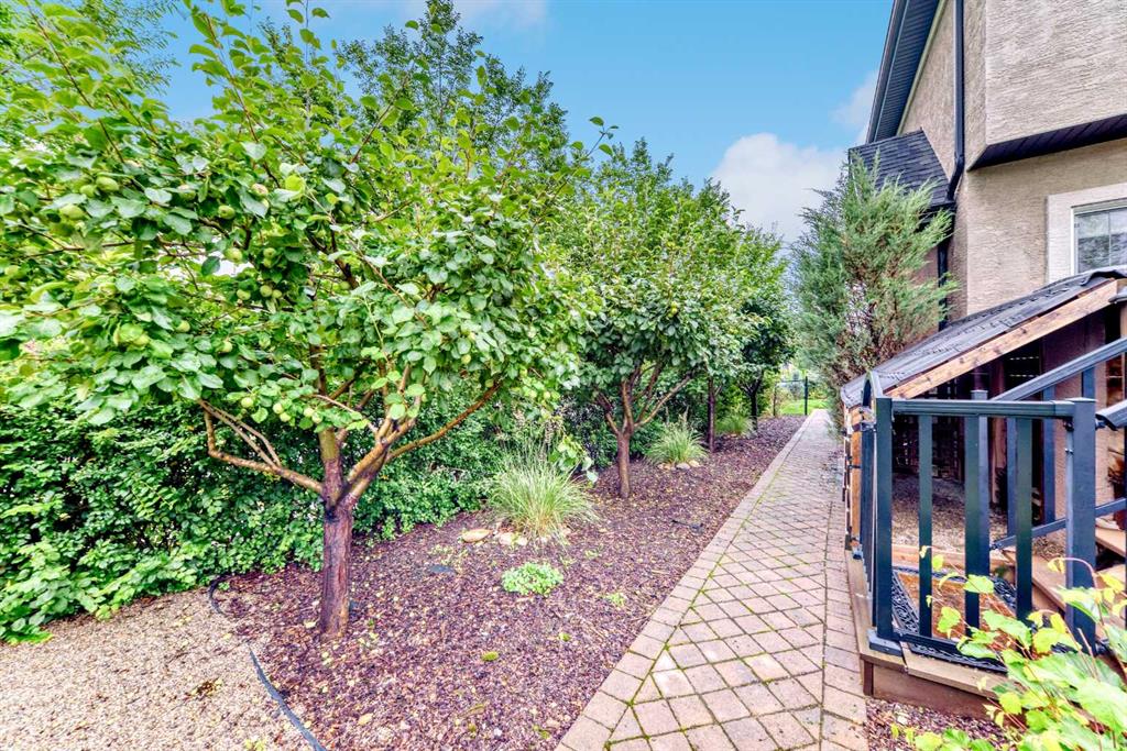 Picture for 2 Tuscany Estates Crescent NW https://www.cirrealty.ca/reb/creb/74/A2267374_45.jpg