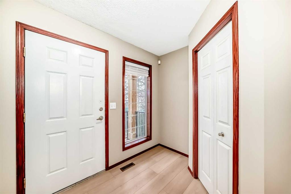 Picture for 25 Scotia Point NW