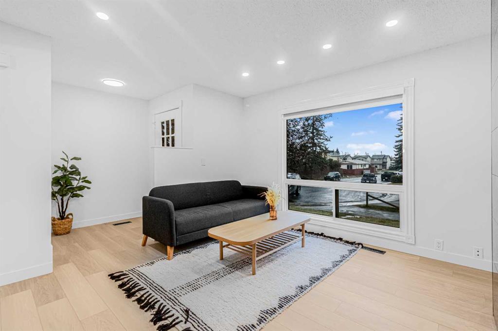 Picture for 2, 112 Erin Grove Close SE