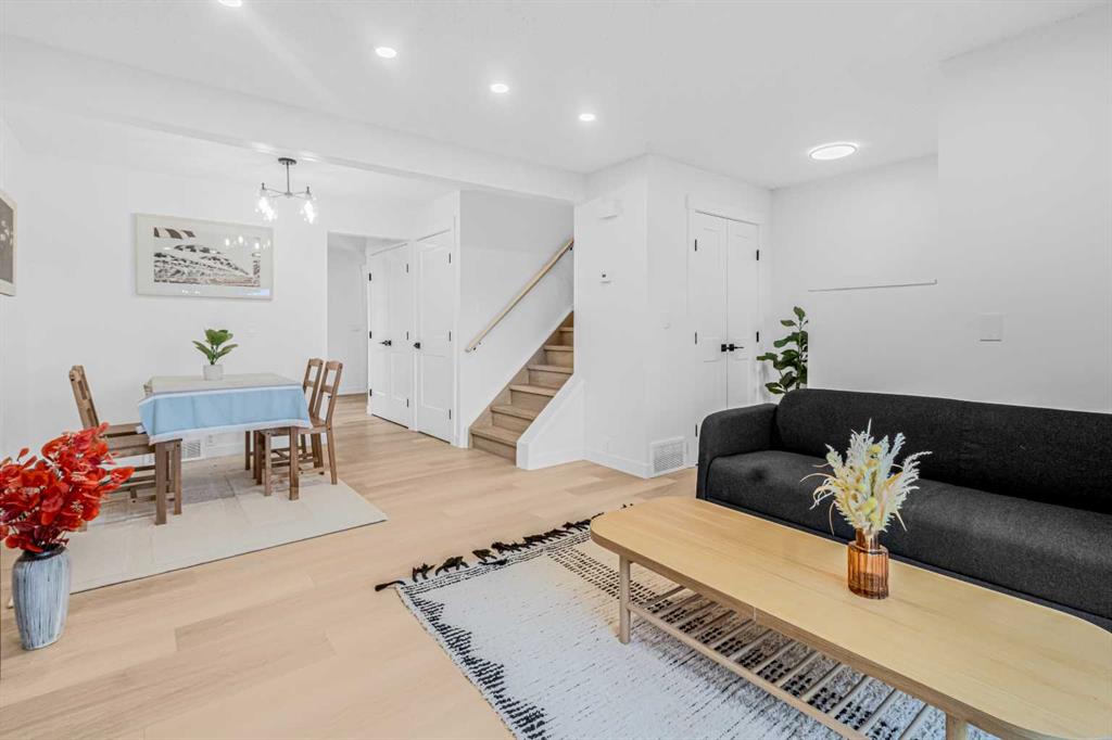 Picture for 2, 112 Erin Grove Close SE