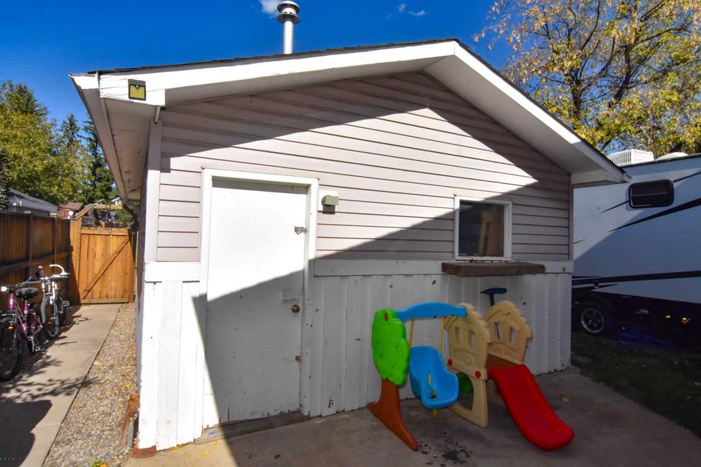 Picture for 112 Woodvale Road SW