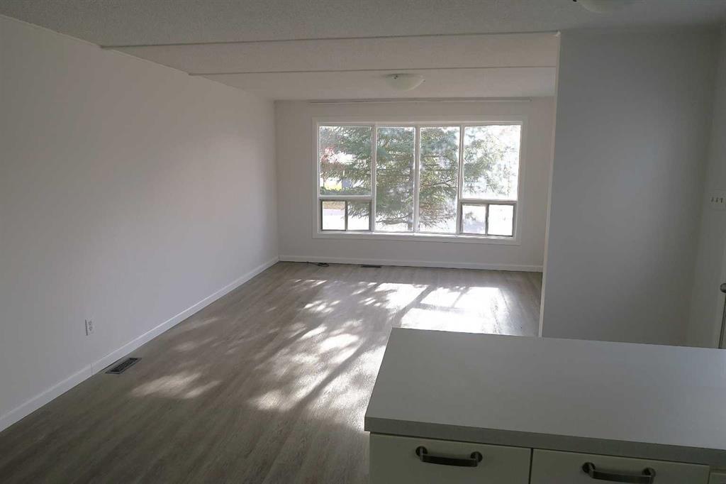 Picture for 901 Briarwood Crescent 