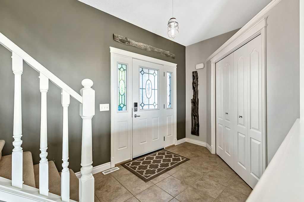 Picture for 521 Westmount Close 