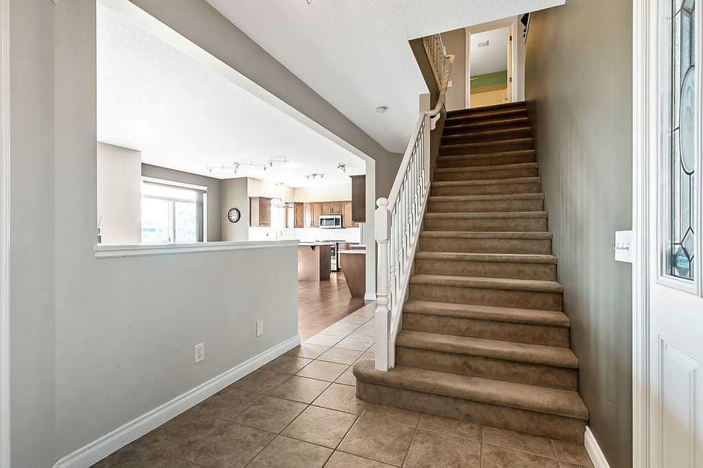 Picture for 521 Westmount Close 