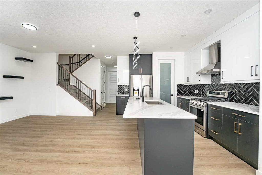 Picture for 182 Lakewood Crescent 