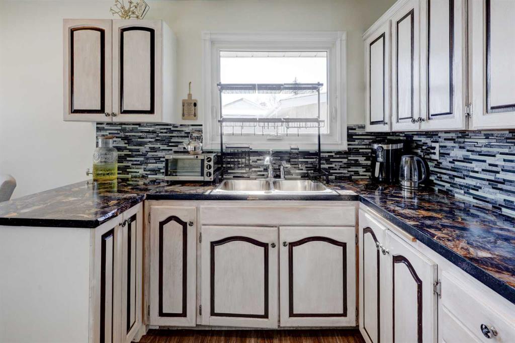 Picture for 4721 Edmonton Trail NE