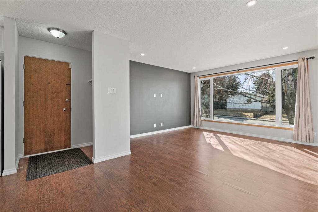 Picture for 8 Van Horne Crescent NE