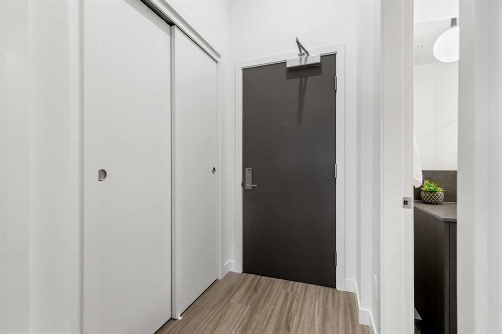 Picture for 713, 730 2 Avenue SW