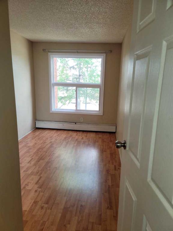 Picture for 209, 1712 38 Street SE