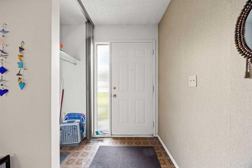 Picture for 8, 4940 39 Avenue SW