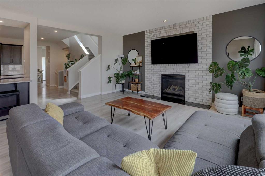 Picture for 468 Livingston View NE