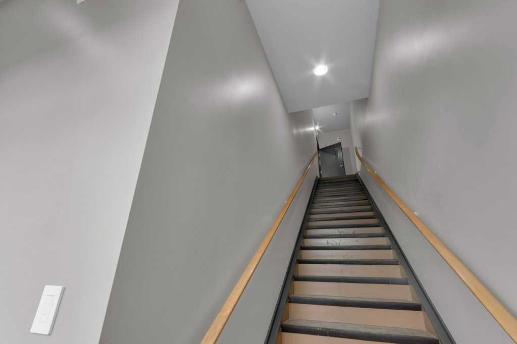 Picture for 215, 2914 Kingsview Boulevard SE