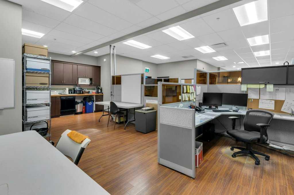 Picture for 215, 2914 Kingsview Boulevard SE
