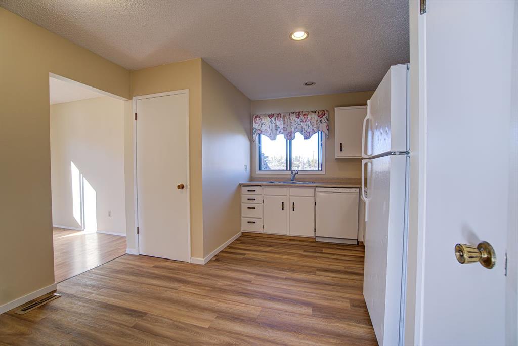 Picture for 22 Westrose Avenue  https://www.cirrealty.ca/reb/creb/75/A2263575_15.jpg