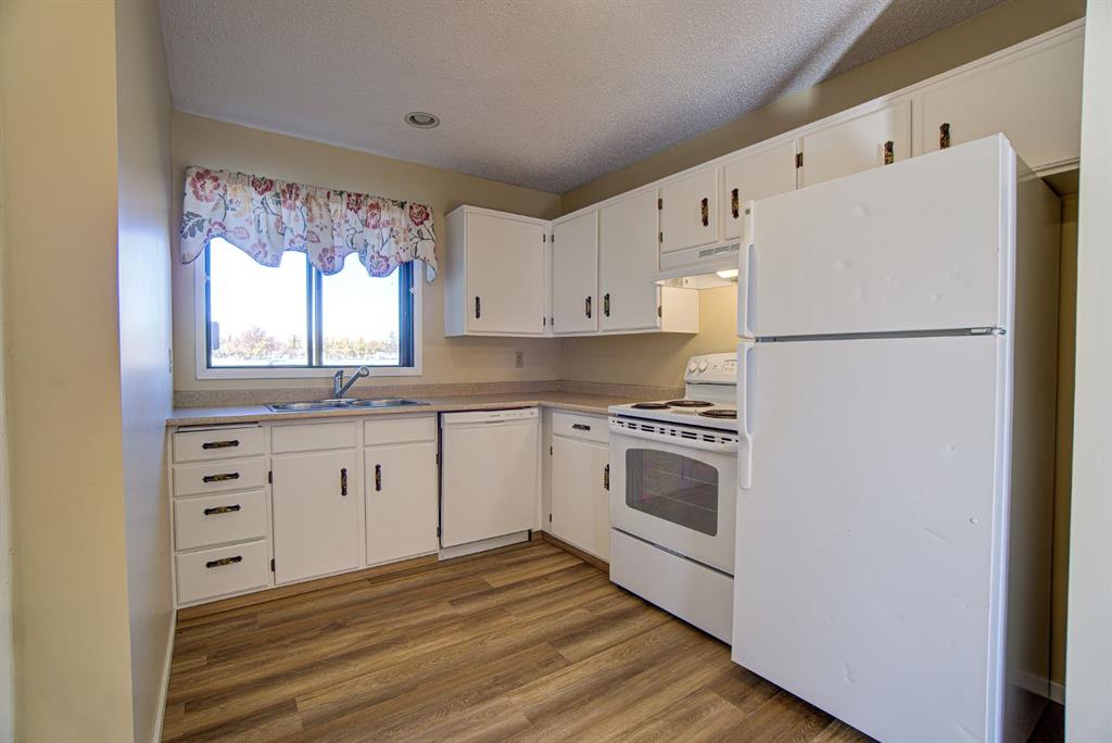 Picture for 22 Westrose Avenue  https://www.cirrealty.ca/reb/creb/75/A2263575_18.jpg