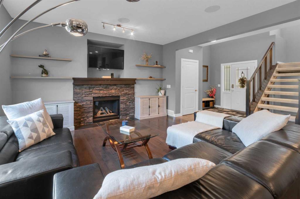 Picture for 51 Sunset Court  https://www.cirrealty.ca/reb/creb/75/A2266875_8.jpg