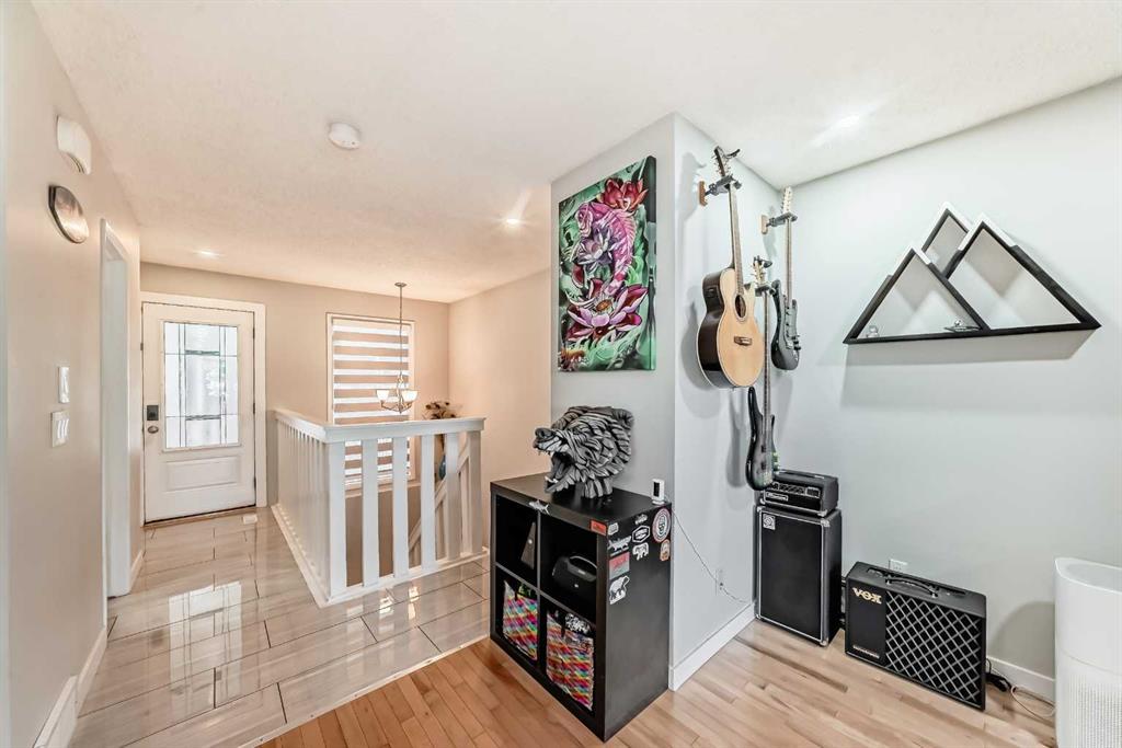 Picture for 303 Coach Side Road SW