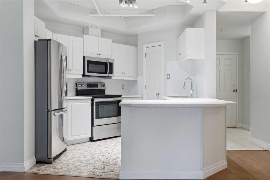 Picture for 402, 820 15 Avenue SW