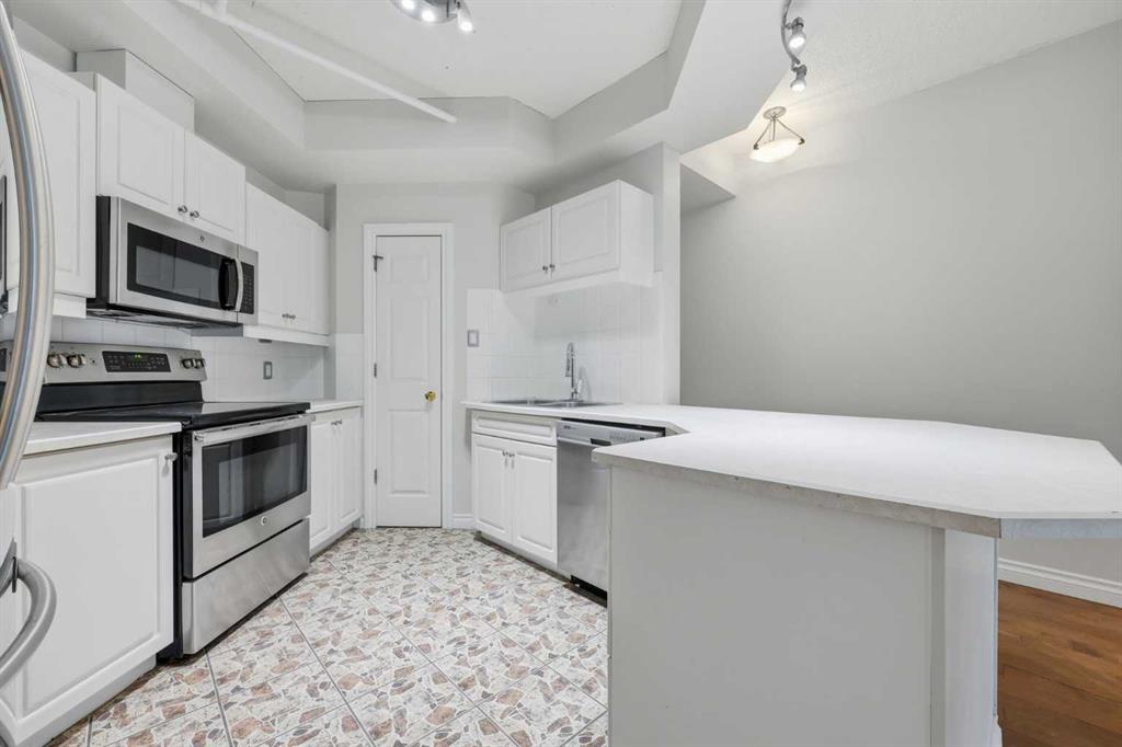 Picture for 402, 820 15 Avenue SW