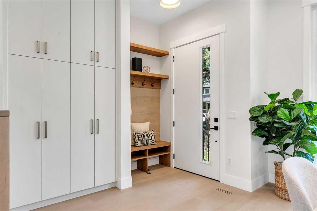 Picture for 1130A Regent Crescent NE