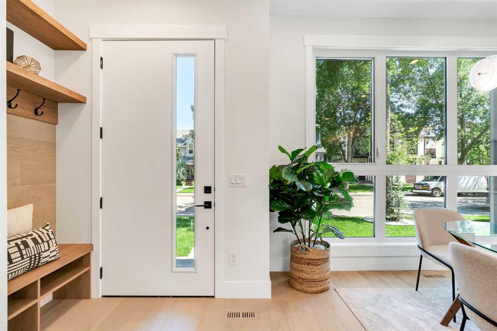 Picture for 1130A Regent Crescent NE