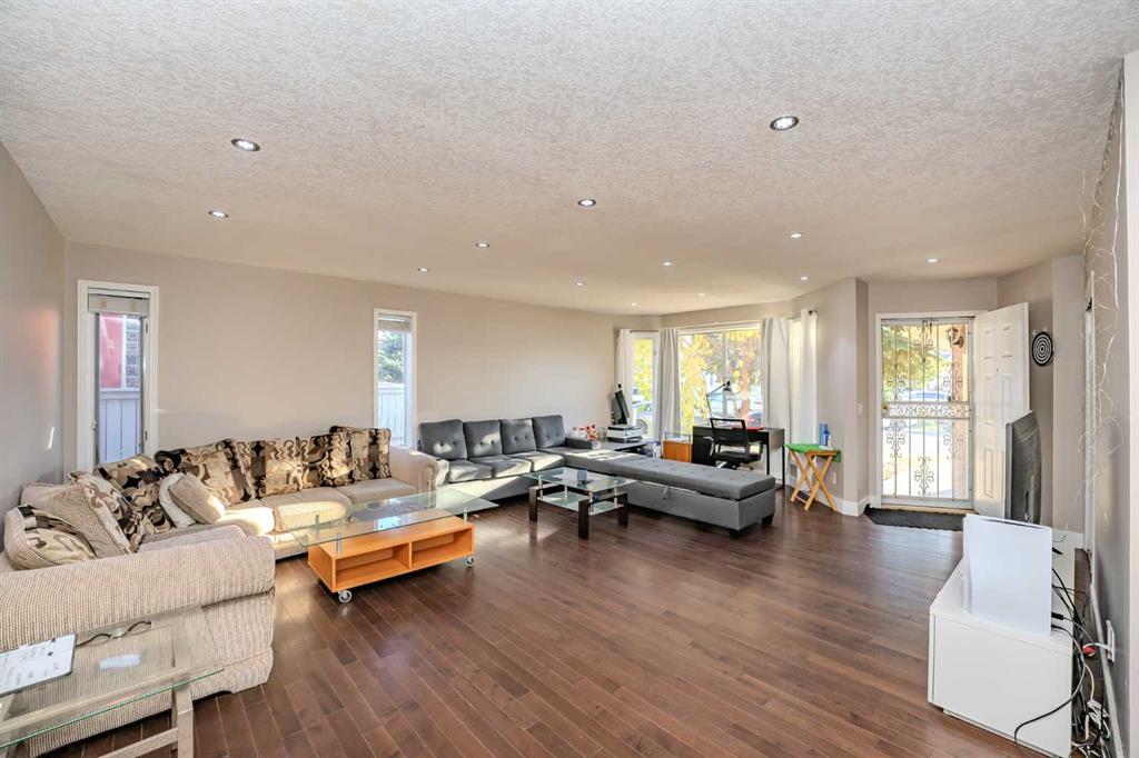 Picture for 4 Del Ray Crescent NE