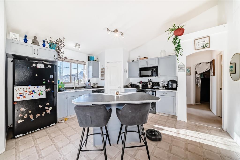 Picture for 205, 27 Everridge Square SW