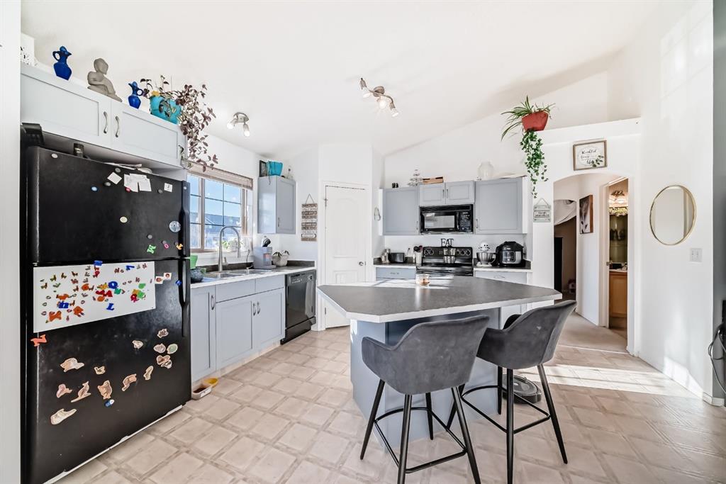 Picture for 205, 27 Everridge Square SW