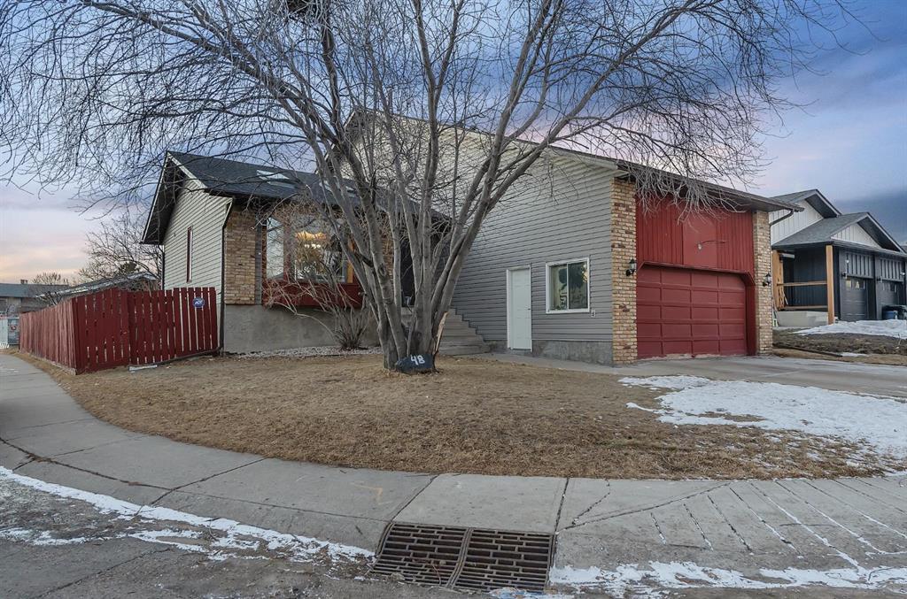 Picture for 48 Castleglen Court NE