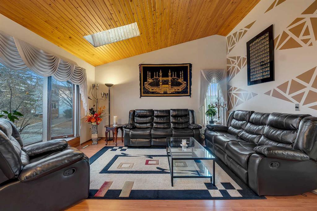 Picture for 48 Castleglen Court NE