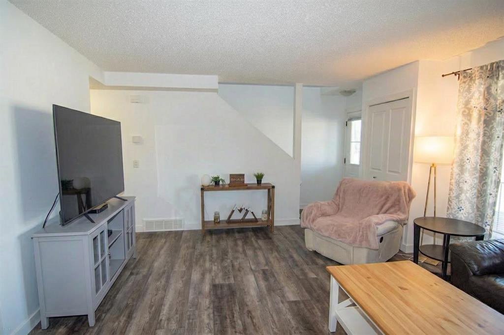 Picture for 132 Copperpond Boulevard SE