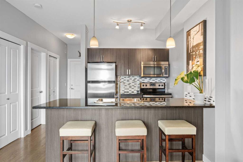Picture for 414, 117 Copperpond Common 