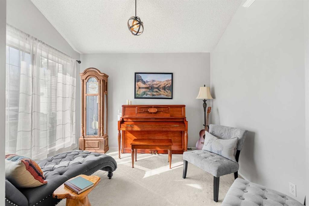 Picture for 94 Edgebrook Heights NW