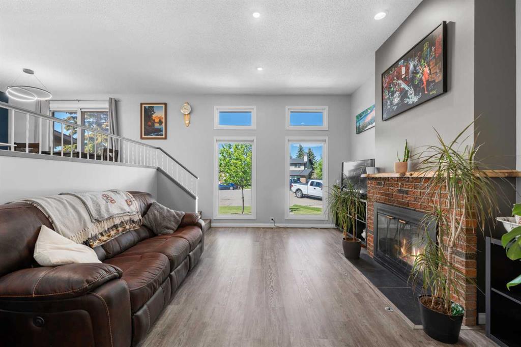 Picture for 24 Cedardale Rise SW