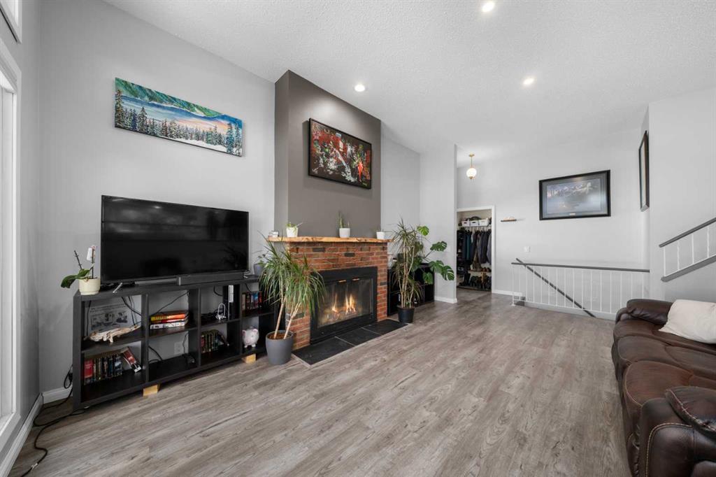 Picture for 24 Cedardale Rise SW