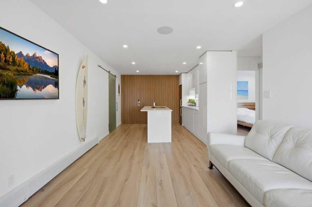 Picture for 6, 4415 Lakeshore Drive 