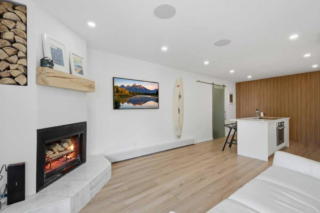 Picture for 6, 4415 Lakeshore Drive 