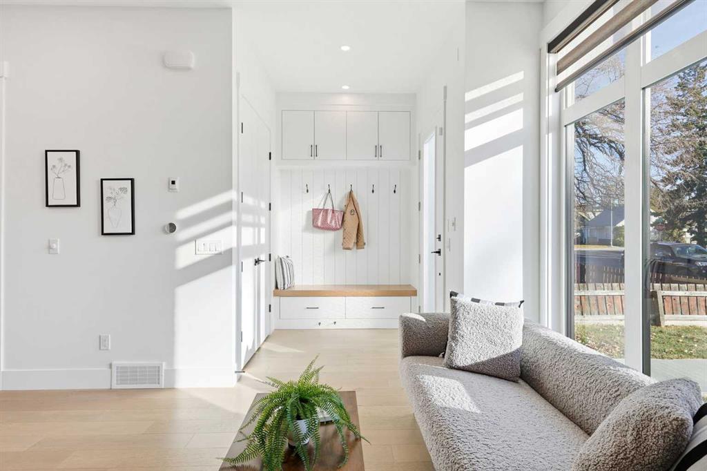 Picture for 260 22 Avenue NE