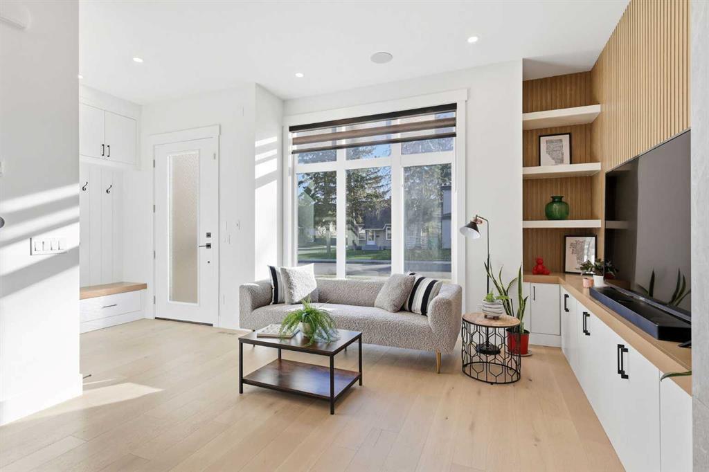 Picture for 260 22 Avenue NE