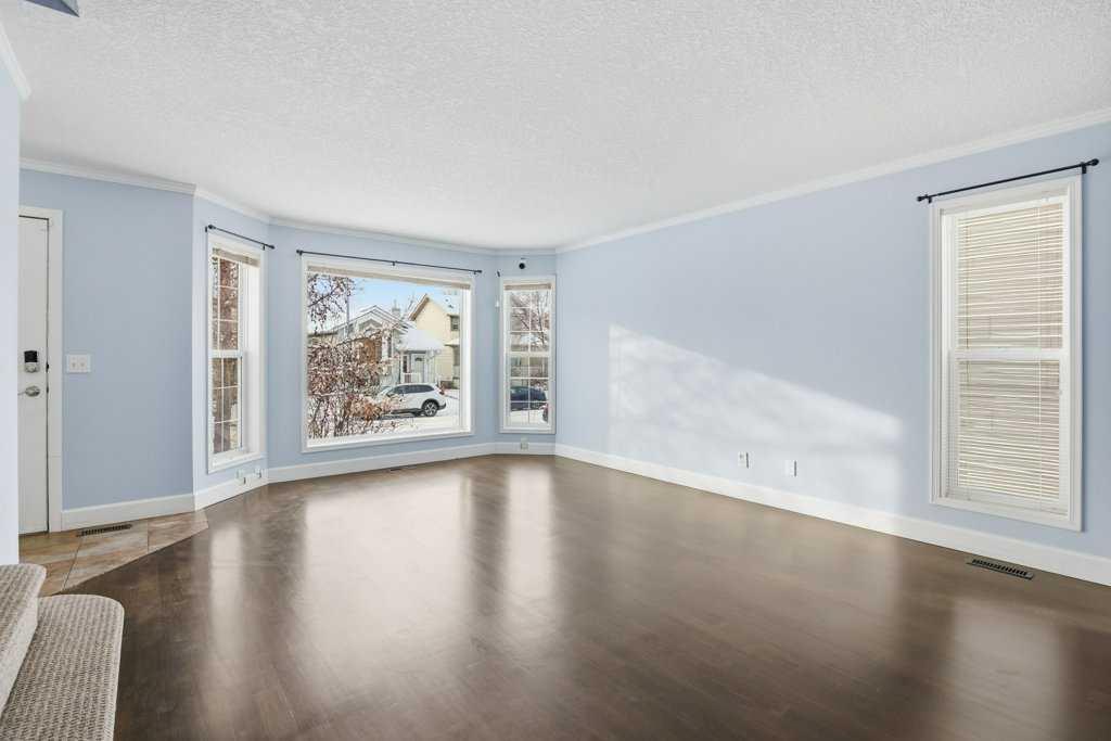 Picture for 216 Mount Aberdeen Close SE