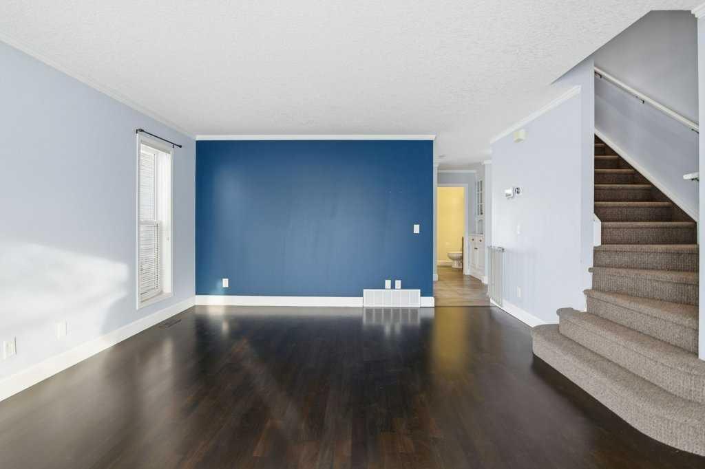 Picture for 216 Mount Aberdeen Close SE