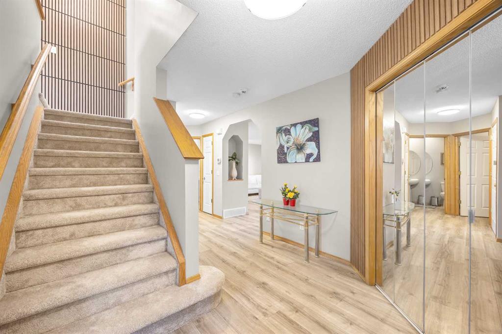 Picture for 11 Citadel Meadow Crescent NW