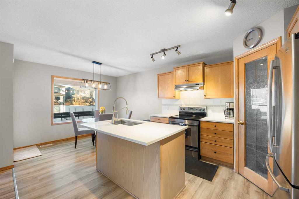 Picture for 11 Citadel Meadow Crescent NW