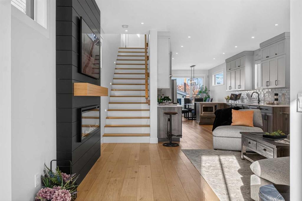 Picture for 124 26 Avenue NE