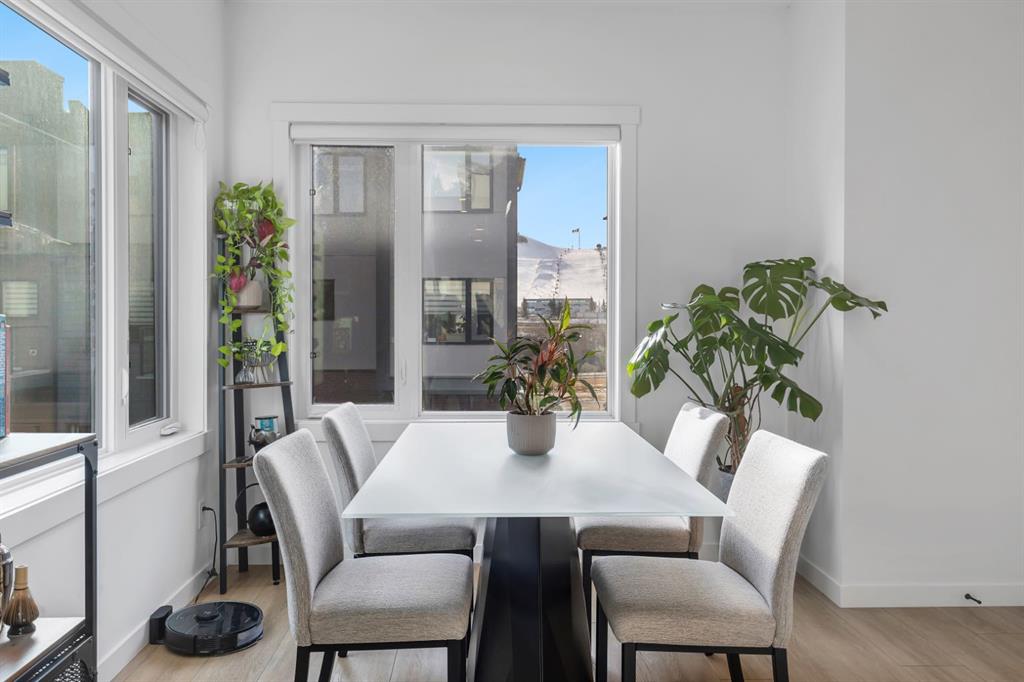 Picture for 213 Greenbriar Common NW