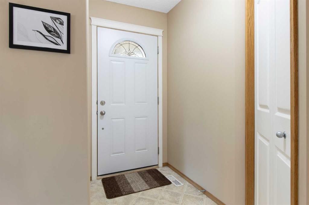 Picture for 235 Everwillow Close SW