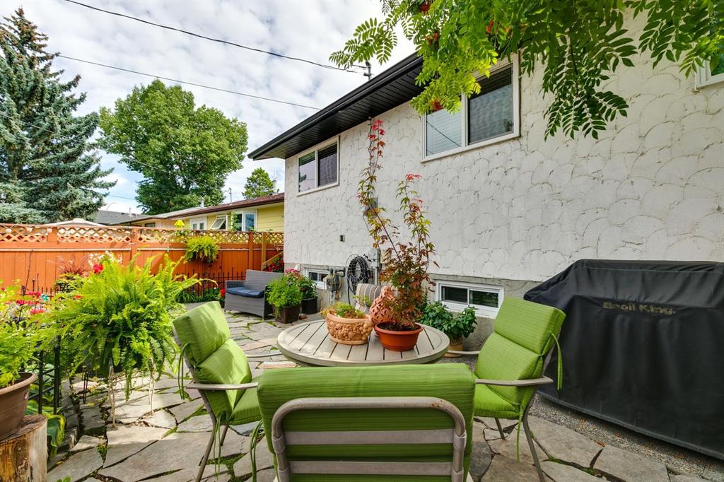 Picture for 299 Doverview Crescent SE