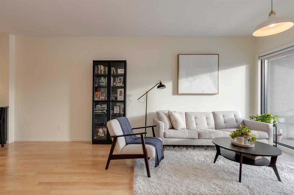 Picture for 202, 414 Meredith Road NE