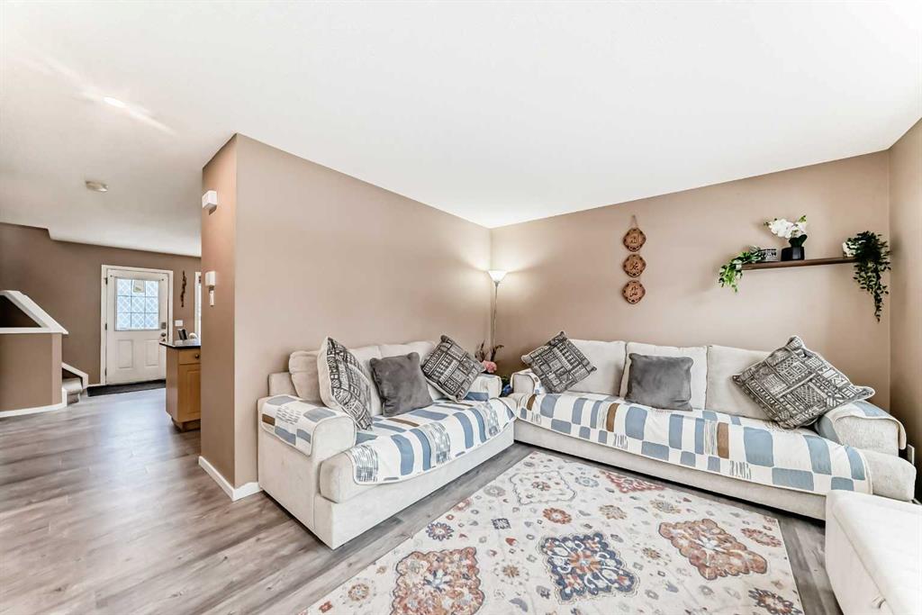 Picture for 32 SADDLEBROOK Place NE